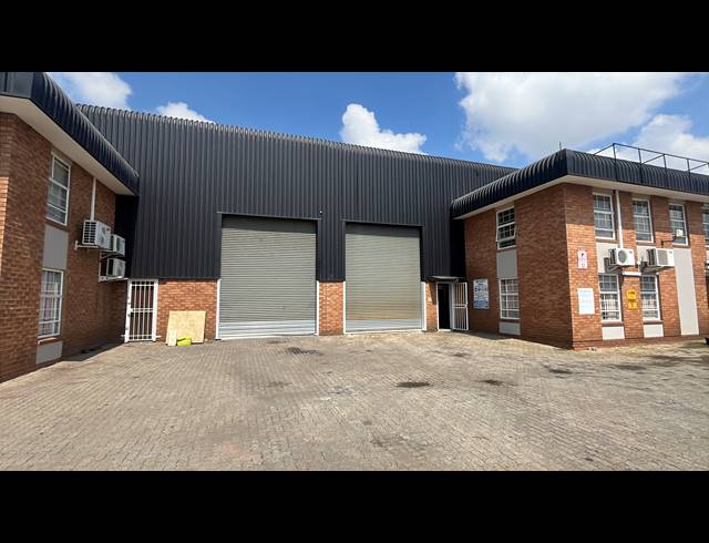 500M² WAREHOUSE TO LET IN SPARTAN